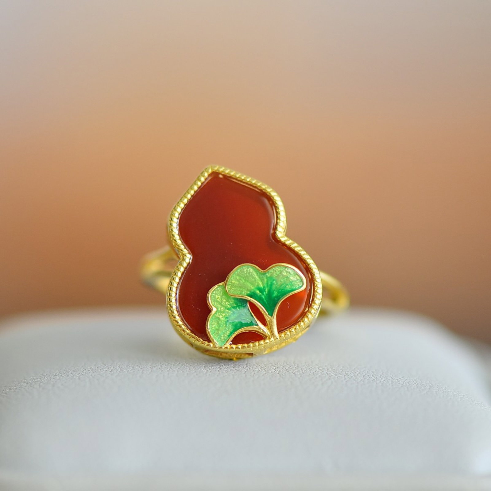 An Exquisite Sterling Silver-Gold Plated Inlaid Red Agate Ring: An Exquisite Sterling Silver-Gold Plated Inlaid Red Agate Ring,Size:13mmx17mm 纯银镀金镶红玛瑙戒指
