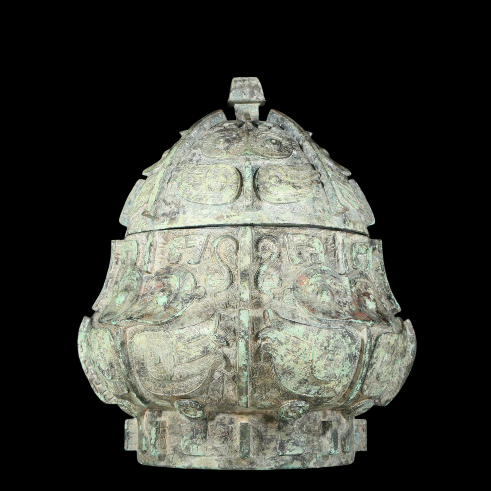 A precious bronze auspicious animal pattern jar with lid: A precious bronze auspicious animal pattern jar with lid and inscription. In ancient times, the surface was carefully carved, vividly demonstrating the superb skills of the craftsmen. It has its own u