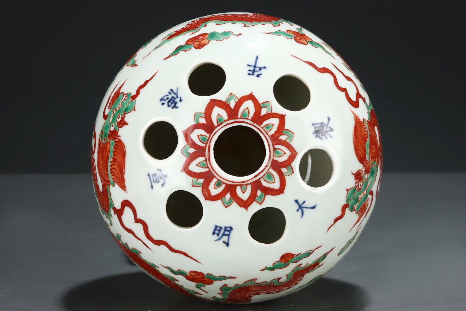 An Exquisite Wucai Dragon Pattern Vase - 7
