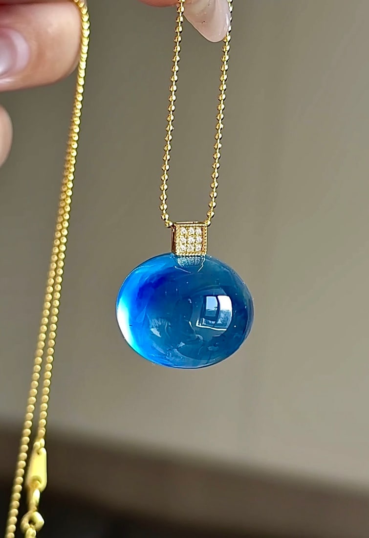 An Exquisite Sterling Silver-Gold Plated Inlaid Aquamarine Pendant , Inlaid Diamond: An Exquisite Sterling Silver-Gold Plated Inlaid Aquamarine Pendant,Inlaid Diamond,Size:18.2mmx16mmx13mm,Weight:6.2g 纯银镀金镶海蓝宝吊坠A