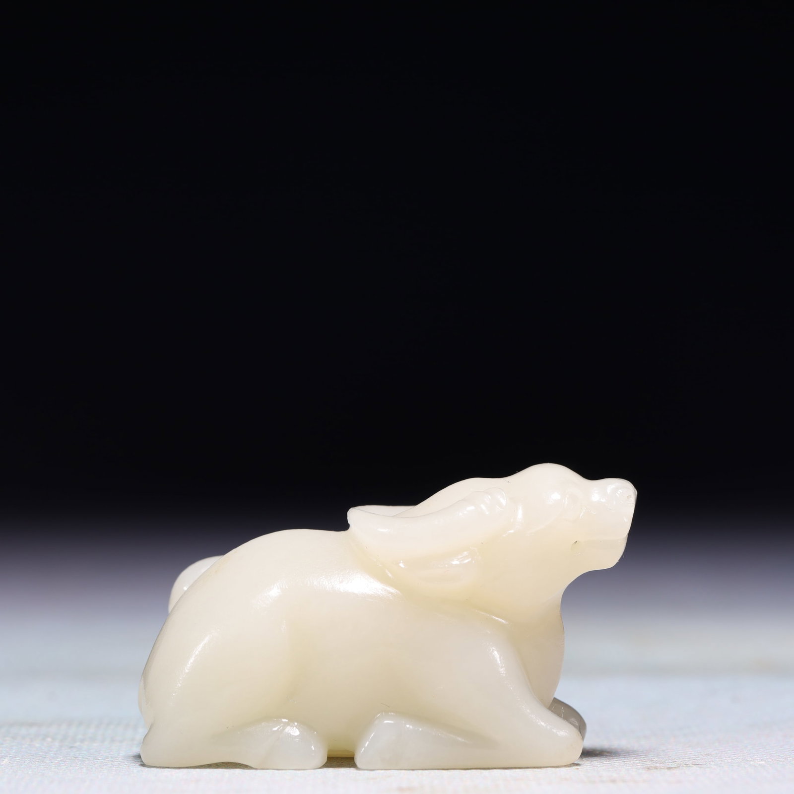An Exquisite White Jade Buffalo Ornament: An Exquisite White Jade Buffalo Ornament,Qing Dynasty,China,Size:2inx1inx1.2in,Weight:71.2g 白玉牛摆件,中国清代