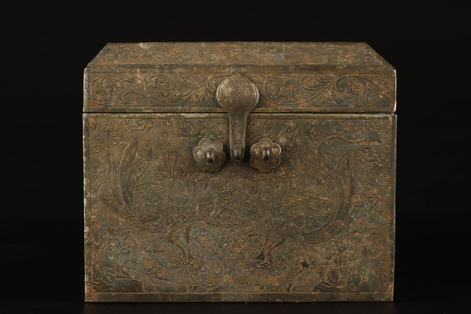 An Exquisite Bronze Lotus Pattern Box: An Exquisite Bronze Lotus Pattern Box,Tang Dynasty,China,Size:4.1inx4.7in,Weight:515g 铜缠枝莲纹盒子,中国唐代
