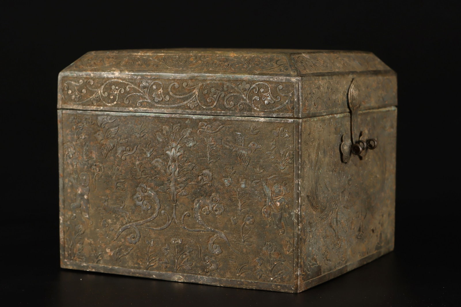 An Exquisite Bronze Lotus Pattern Box - 5