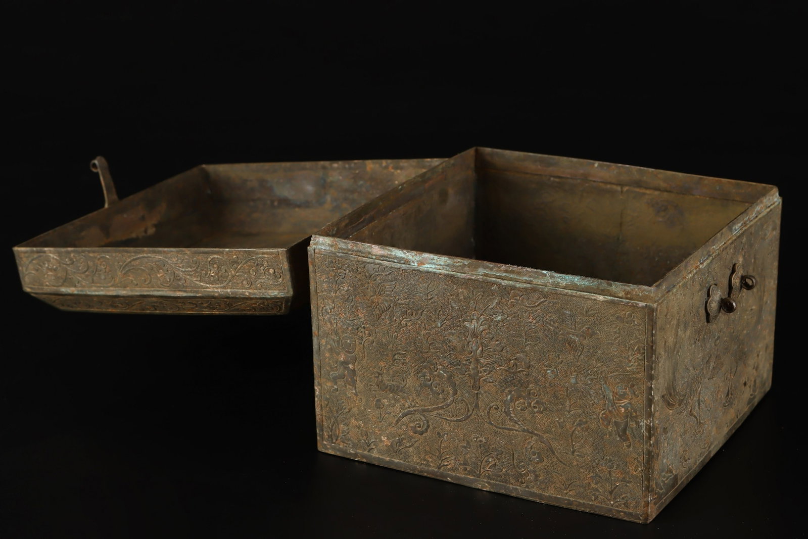 An Exquisite Bronze Lotus Pattern Box - 6