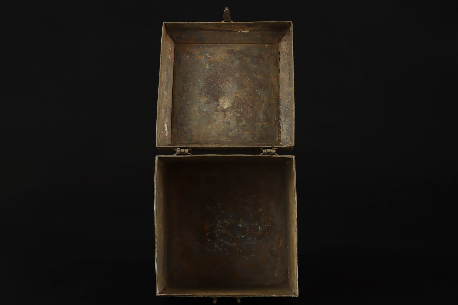 An Exquisite Bronze Lotus Pattern Box - 8