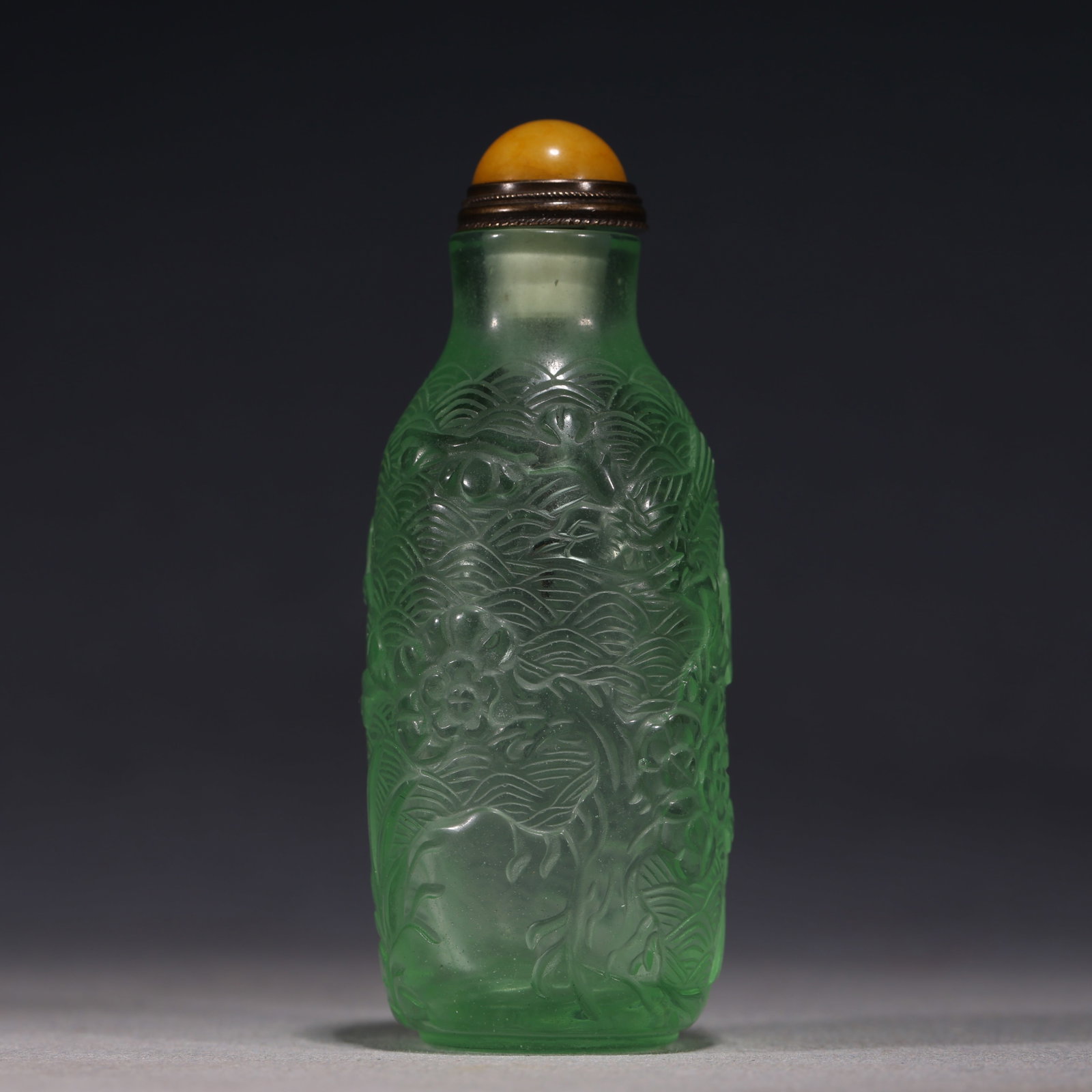 An Exquisite Green Glass Wave Lotus Pattern Snuff Bottle - 3