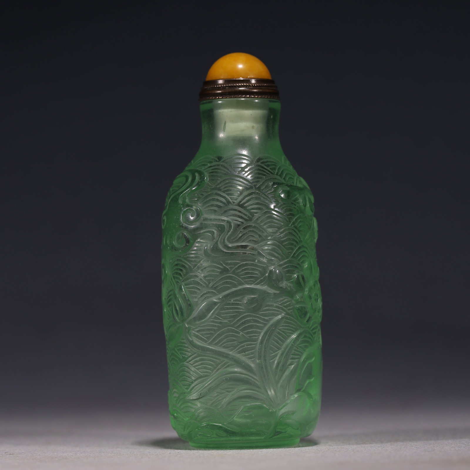 An Exquisite Green Glass Wave Lotus Pattern Snuff Bottle - 4