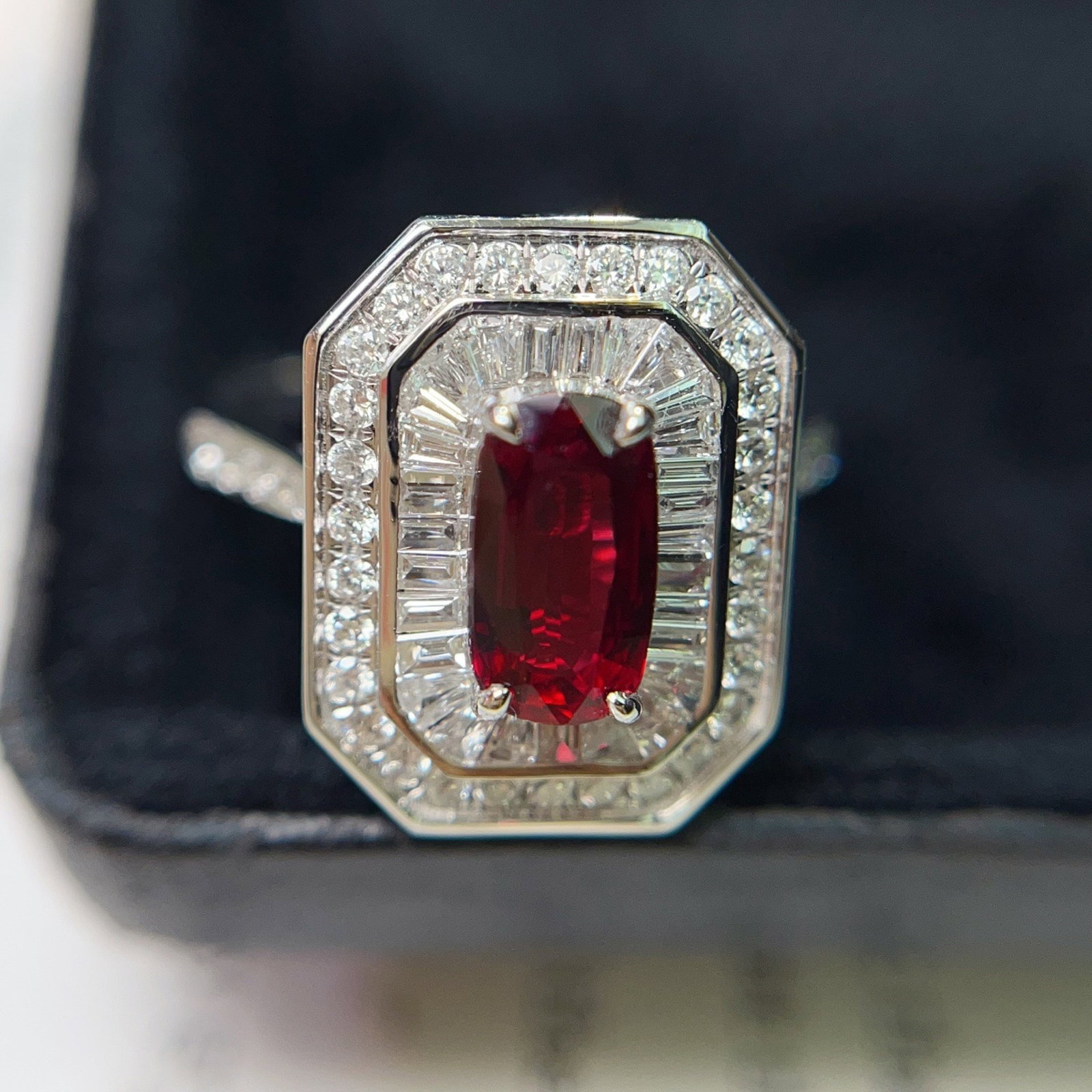 A Exquisite 18k Gold Inlaid 1.42ct Natural Ruby and 1.520ct Diamond Ring: A Exquisite 18k Gold Inlaid 1.42ct Natural Ruby and 1.520ct Diamond Ring,Total Weight:5.19g 18k金镶 1.42ct 天然红宝石和 1.520ct 钻石戒