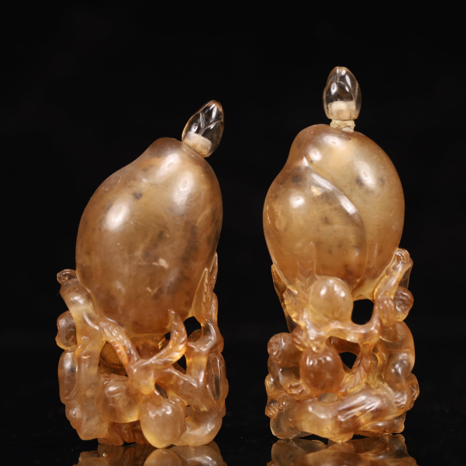A Pair of Exquisite Crystal Peach Pattern Snuff Bottle: A Pair of Exquisite Crystal Peach Pattern Snuff Bottle,Qing Dynasty, China,Size:1.6inx1.4inx3.9in,Weight:225g 一对水晶桃纹鼻烟壶,中国&