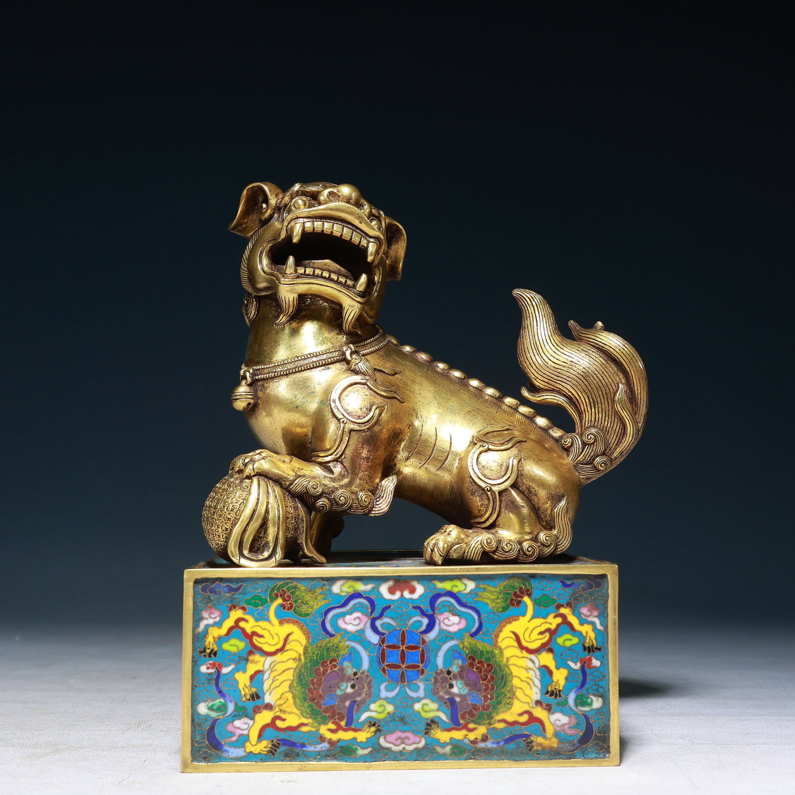 An Exquisite Cloisonne Lion Pattern Seal: An Exquisite Cloisonne Lion Pattern Seal,Qing Dynasty, China,Size:6.3inx9.8in,Weight:5900g 景泰蓝狮子纹印章,中国清代