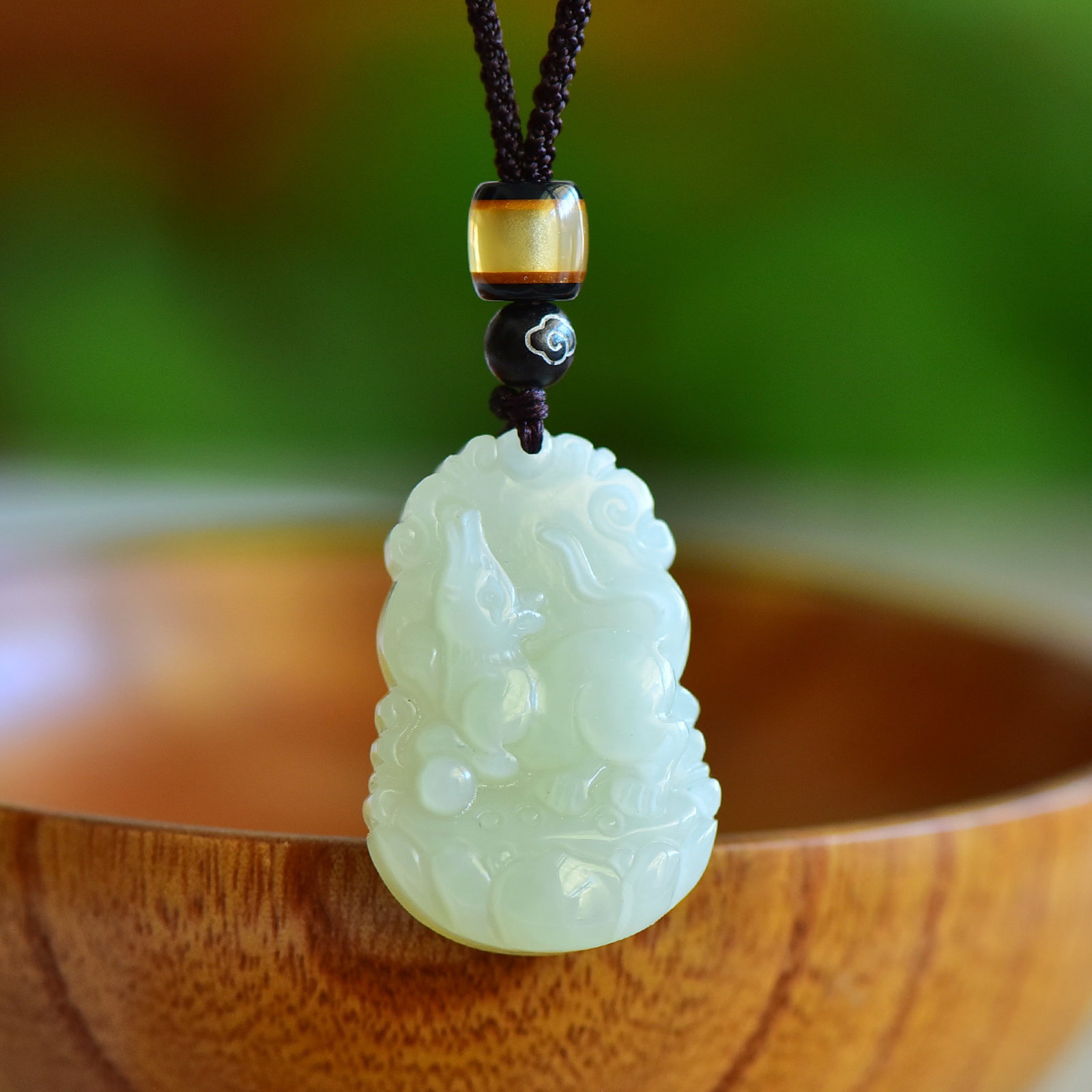 An Exquisite Greenish Jade Mouse Pattern Pendant: An Exquisite Greenish Jade Mouse Pattern Pendant,Size:35mmx23mm 寓意:生肖鼠佩戴,佩戴可使一生顺利,逢Ñ