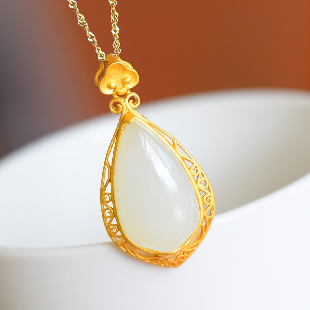 An Exquisite Sterling Silver-Gold Plated Inlaid White Jade Necklace: An Exquisite Sterling Silver-Gold Plated Inlaid White Jade Necklace,Size:15mmx26mm 纯银镀金镶白玉项链