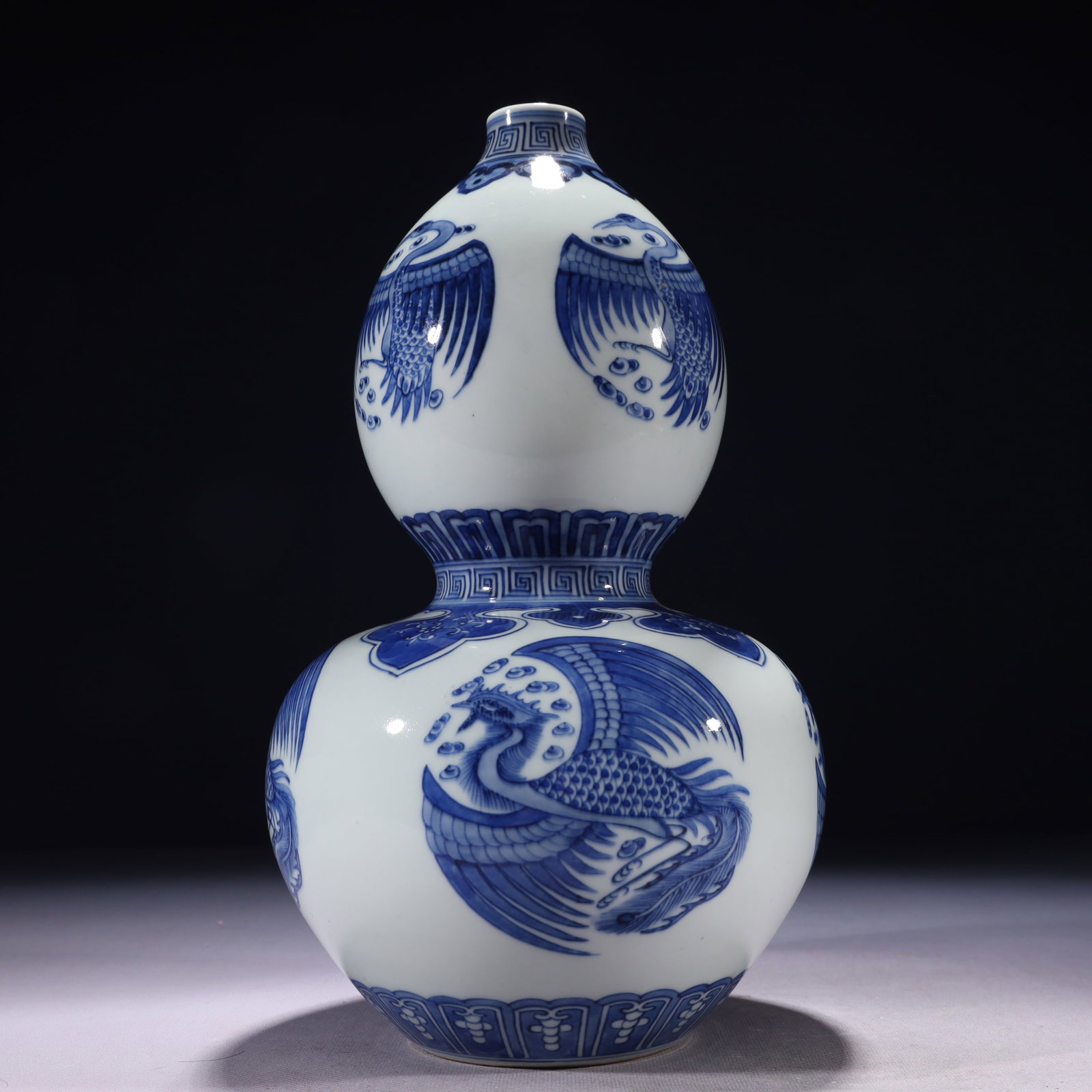 An Exquisite Blue and White Auspicious Cloud and Phoenix Pattern Gourd-Shaped Vase: An Exquisite Blue and White Auspicious Cloud and Phoenix Pattern Gourd-Shaped Vase,Qing Dynasty,China,Kangxi Six-character Mark,Size:6.7inx12.6in,Weight:1650g 青花祥云凤&