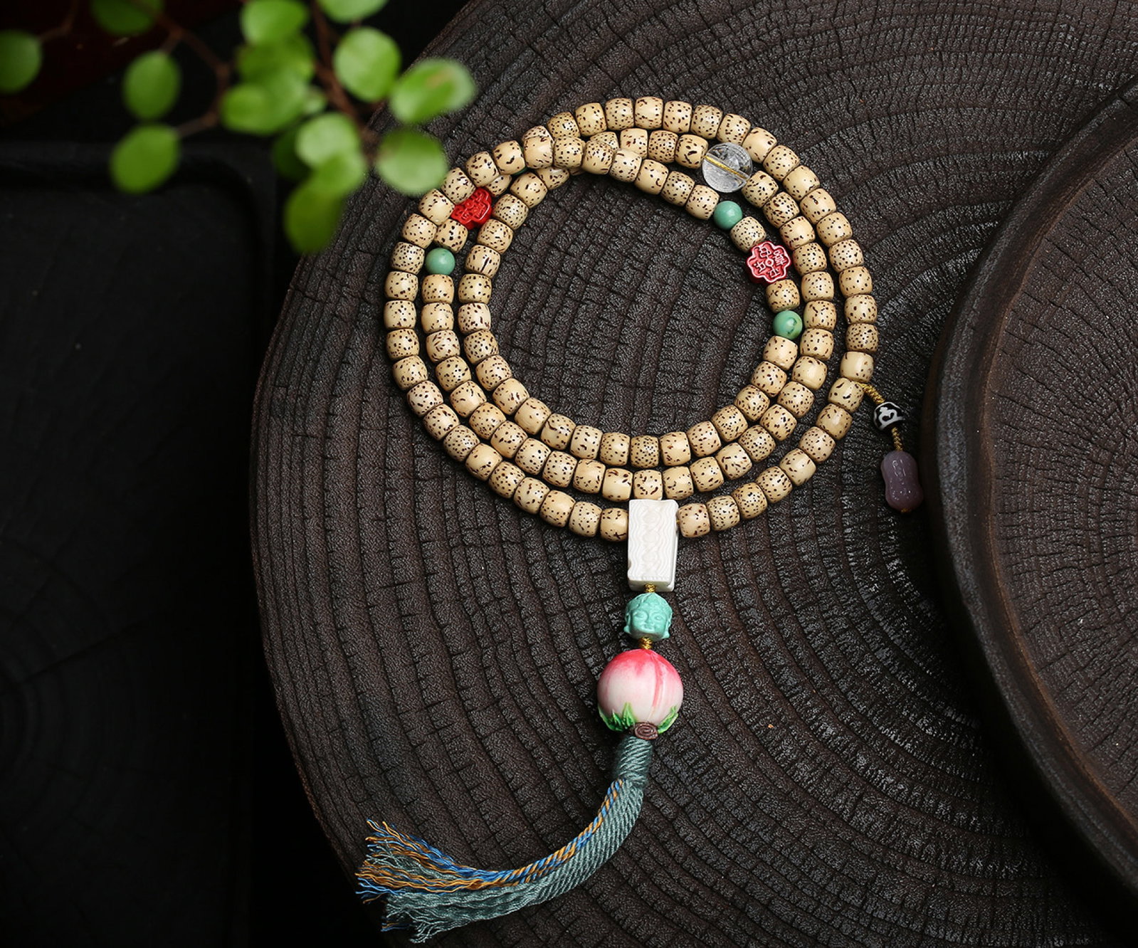 An Exquisite Bodhi Bracelets,With Agate: An Exquisite Bodhi Bracelets,With Agate,Size:6mmx7mm,Weight:39.8g 菩提手串,配玛瑙