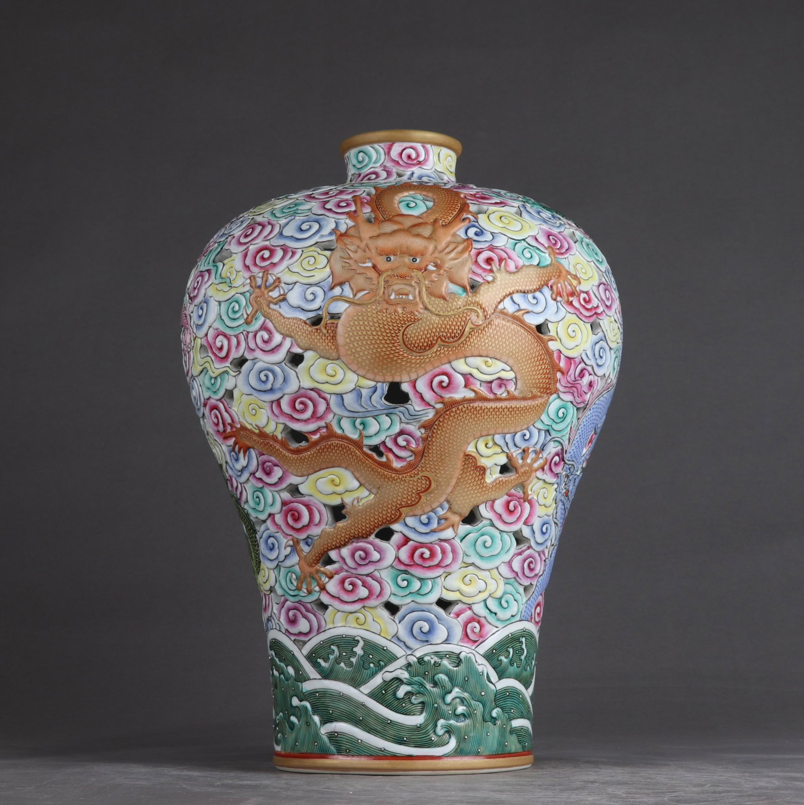 A Rare Famille-Rose Painted Gold Auspicious Cloud and Dragon Pattern Vase: A Rare Famille-Rose Painted Gold Auspicious Cloud and Dragon Pattern Vase,Qing Dynasty,China,Qianlong Six-character Mark,Size:12.8inx9.1in 粉彩描金祥云龙ń
