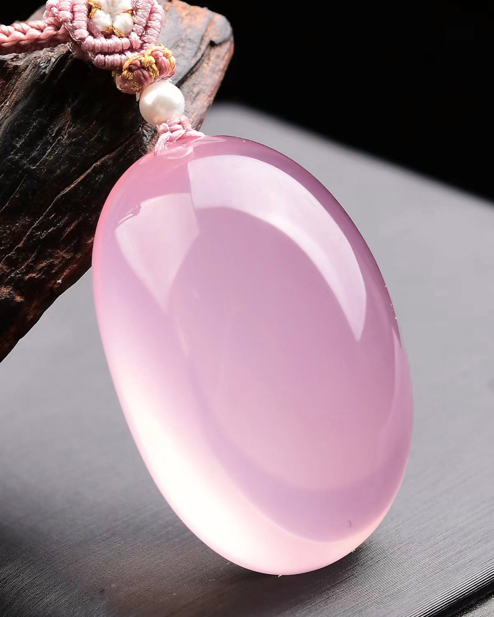 An Exquisite Crystal Pendant - 3