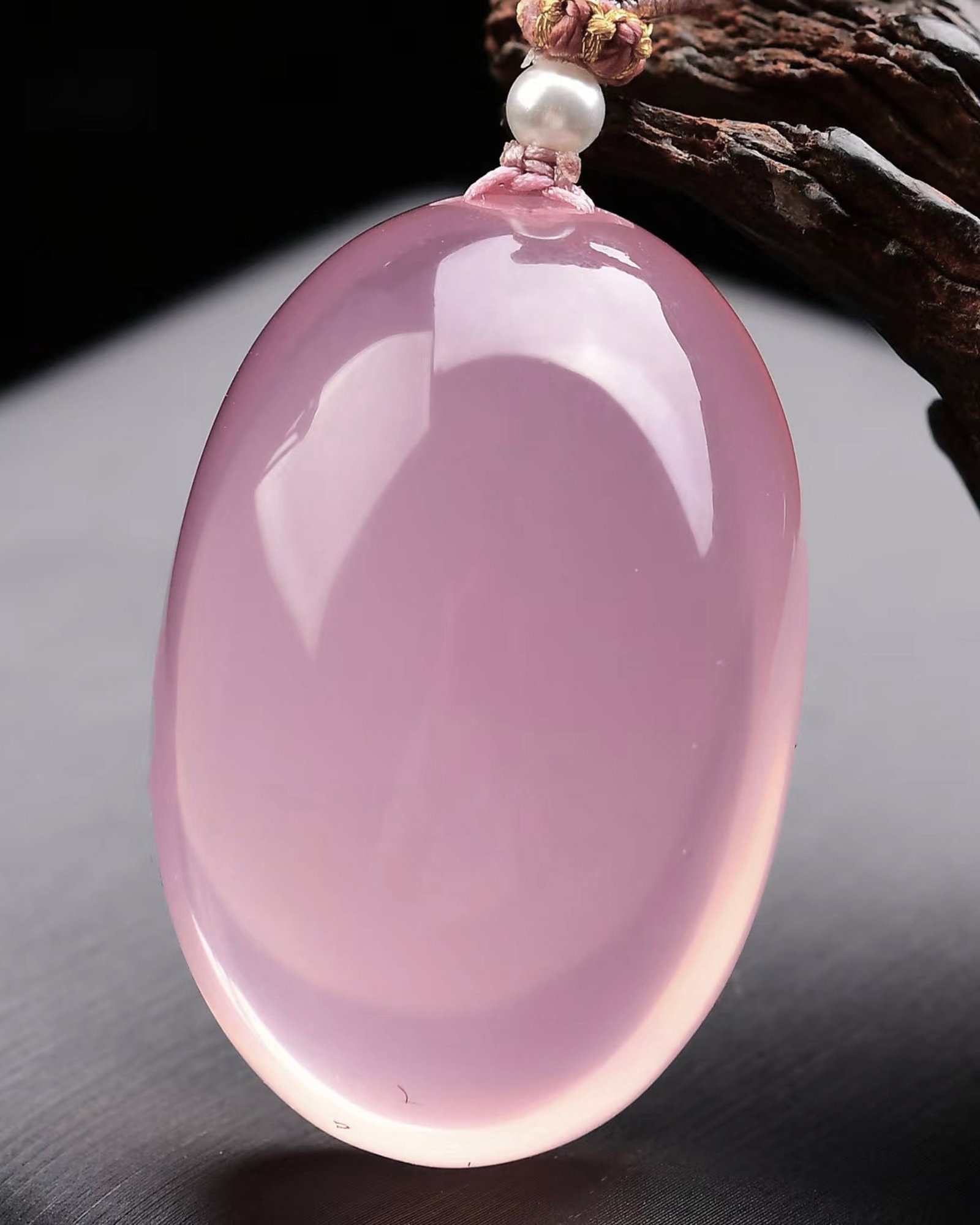 An Exquisite Crystal Pendant - 4