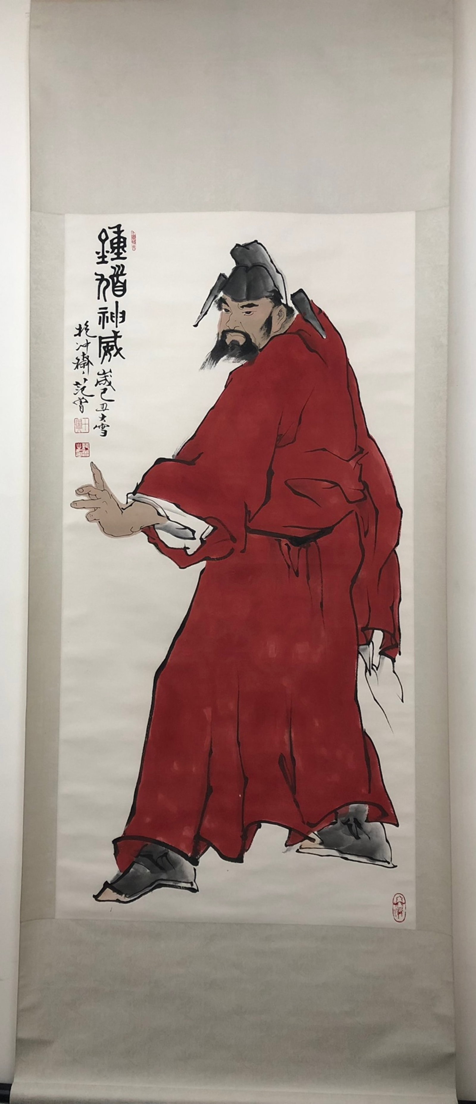A Chinese Vertical Scroll Ink Painting of Figure on Paper: A Chinese Vertical Scroll Ink Painting of Figure on Paper,Fan Zeng,Size:53.9inx26.8in 一幅中国水墨人物画立轴,范曾