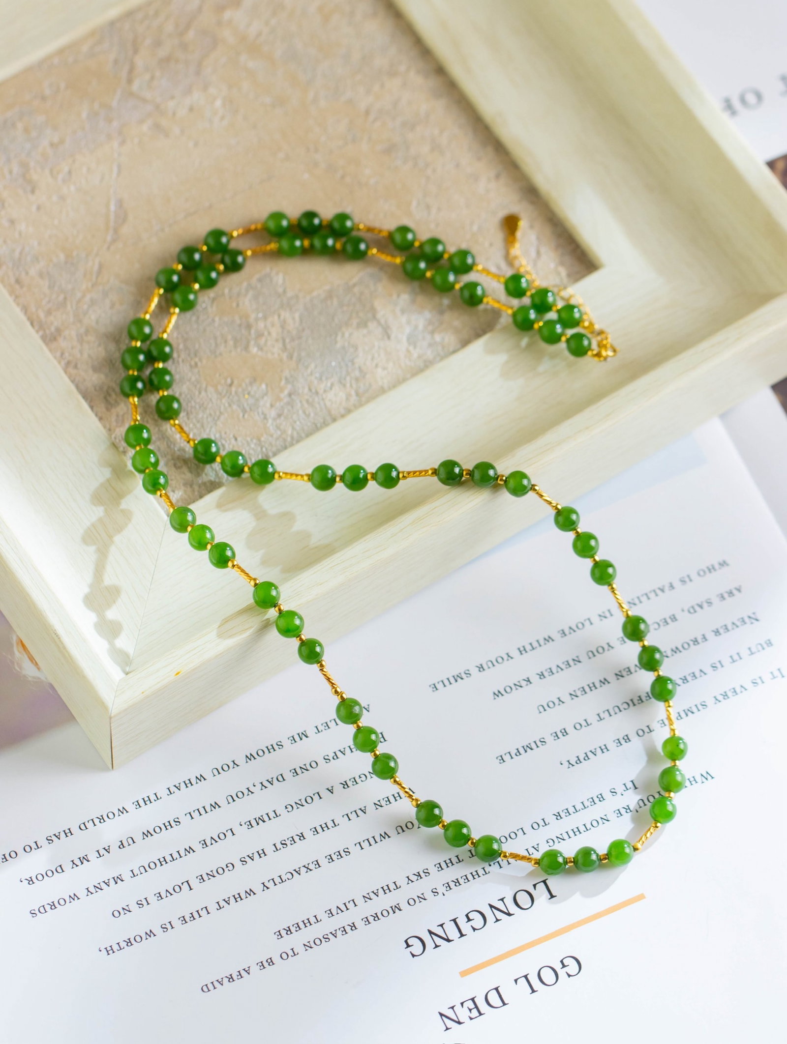 An Exquisite Sterling Silver-Gold Plated Inlaid Jasper Necklace: An Exquisite Sterling Silver-Gold Plated Inlaid Jasper Necklace 纯银镀金镶碧玉项链