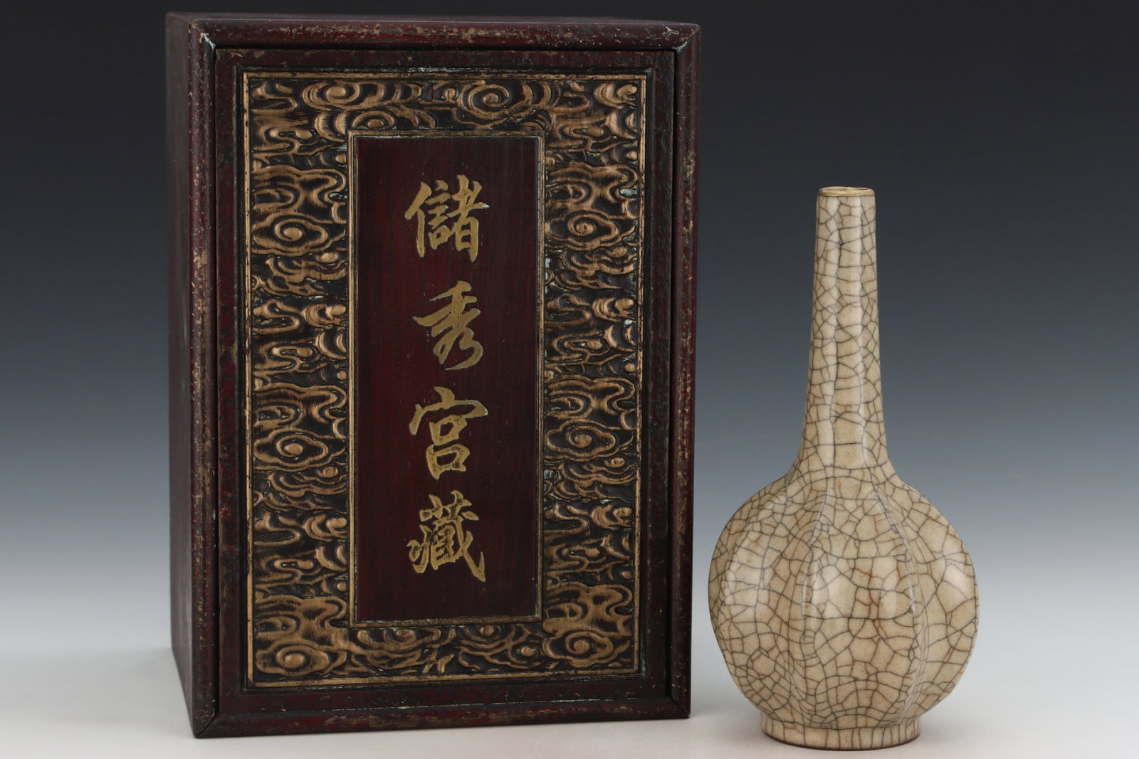 An Exquisite Ge yao Yellow Glazed Painted Gold Vase,with an Imperial Poem by Emperor Qianlong: An Exquisite Ge yao Yellow Glazed Painted Gold Vase,with an Imperial Poem by Emperor Qianlong,Song Dynasty,China,Size:10.7inx5.4in