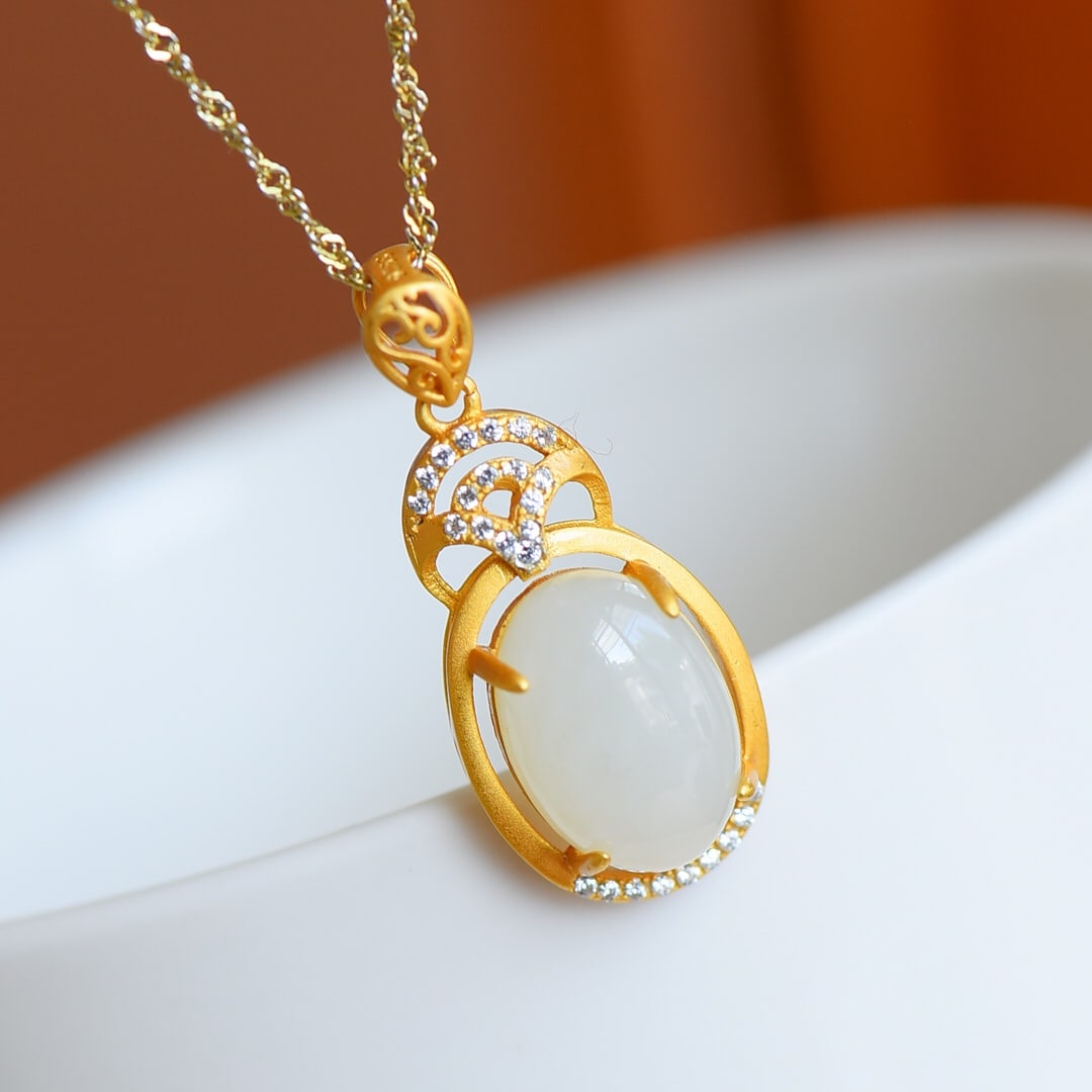 An Exquisite Sterling Silver-Gold Plated Inlaid White Jade Necklace,Inlaid Diamond: An Exquisite Sterling Silver-Gold Plated Inlaid White Jade Necklace,Inlaid Diamond,Size:10mmx14mm 纯银镀金镶白玉项链,嵌钻石
