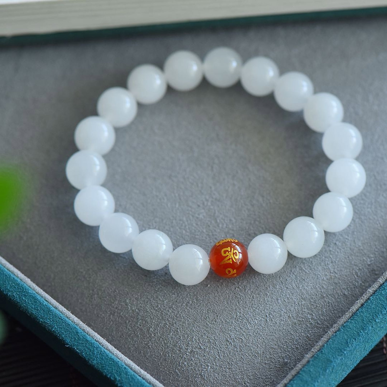 An Exquisite White Jade Bracelets: An Exquisite White Jade Bracelets,Size:10mm 白玉手串