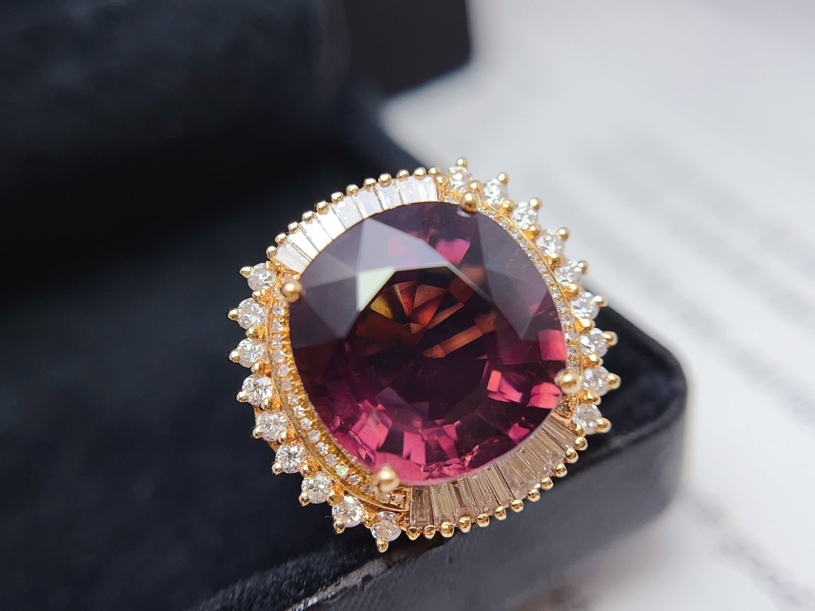 A Exquisite 18k Gold Inlaid 9.75ct Natural Tourmaline Ring,Inlaid Diamond: A Exquisite 18k Gold Inlaid 9.75ct Natural Tourmaline Ring,Inlaid Diamond,Total Weight:7.51g 18k金镶 9.75ct 天然碧玺戒指,嵌钻石