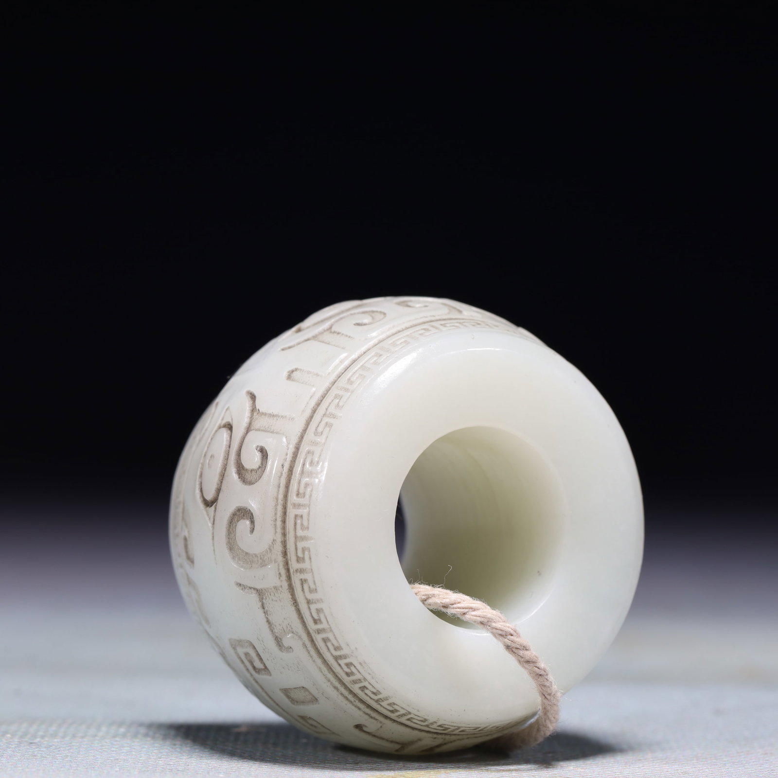 An Exquisite White Jade Beast-Face Pattern Pendant - 6