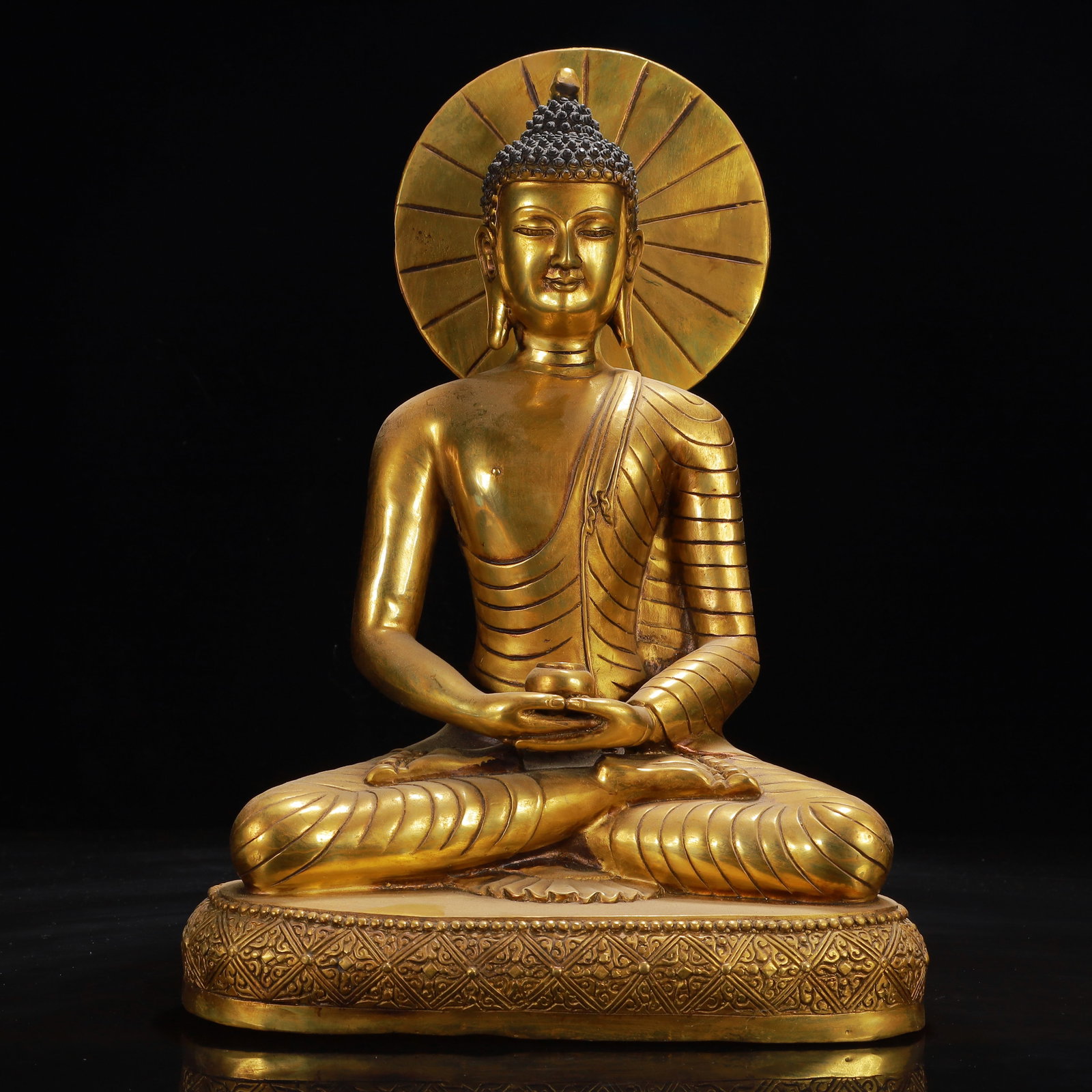 An Exquisite Gilt Bronze Statue of Sakyamuni: An Exquisite Gilt Bronze Statue of Sakyamuni,Ming Dynasty,China,Yongle Six-Character Mark,Size:9.4inx5.1inx13.4in,Weight:3850g