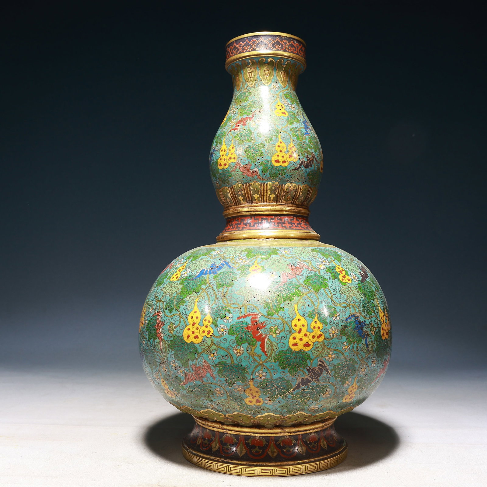 A Huge Cloisonne Bats and Gourd Pattern Gourd-Shaped Vase: A Huge Cloisonne Bats and Gourd Pattern Gourd-Shaped Vase,Qing Dynasty, China,Size:9.4inx15.7in,Weight:3500g