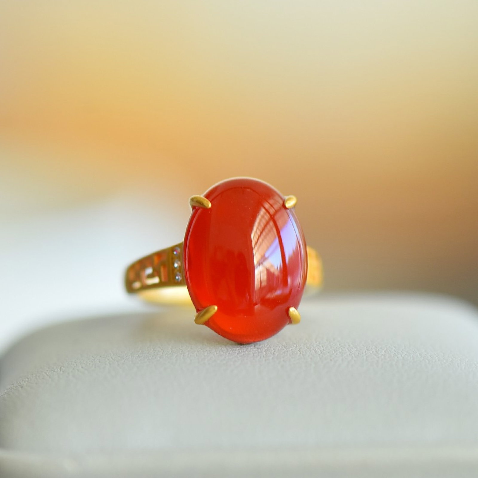 An Exquisite Sterling Silver-Gold Plated Inlaid Red Agate Ring: An Exquisite Sterling Silver-Gold Plated Inlaid Red Agate Ring,Size:12mmx16mm 纯银镀金镶红玛瑙戒指