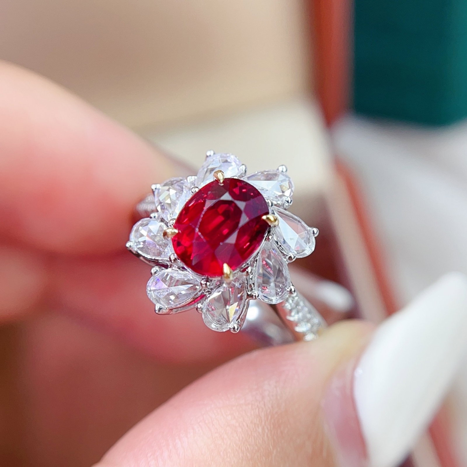 A Exquisite 18k Gold Inlaid 2.35ct Natural Ruby and 0.840ct Diamond Ring: A Exquisite 18k Gold Inlaid 2.35ct Natural Ruby and 0.840ct Diamond Ring,Total Weight:5.58g 18k金镶 2.35ct 天然红宝石和 0.840ct 钻石戒