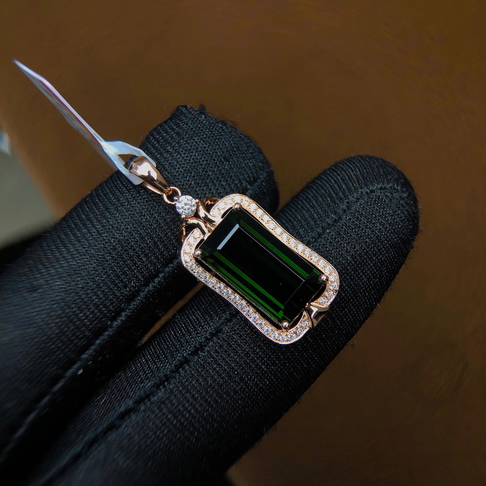 6.02Ctw Sterling Silver-Gold Plated Inlaid Natural Tourmaline Necklace: 6.02Ctw Sterling Silver-Gold Plated Inlaid Natural Tourmaline Necklace,Size:13.9mmx7.9mm 6.02Ctw纯银镀金嵌天然碧玺项链