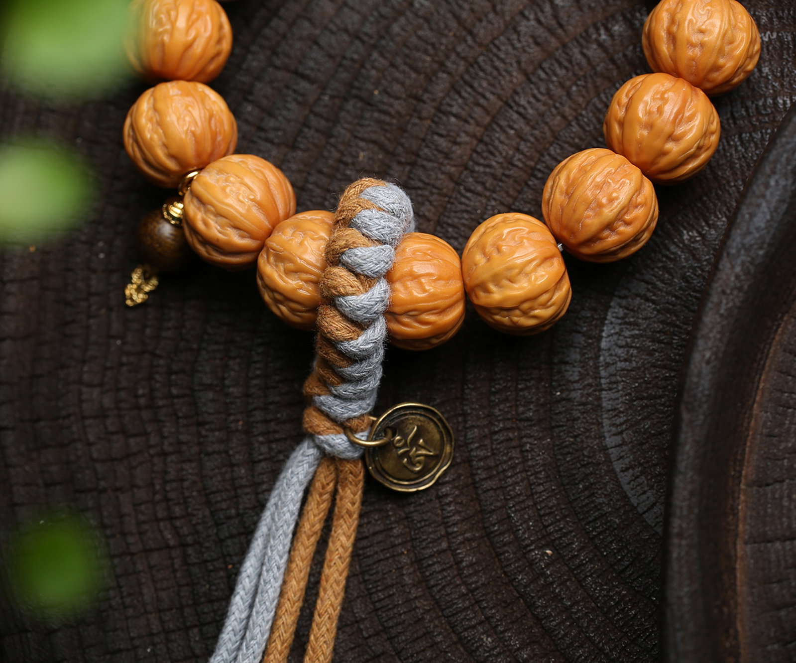 An Exquisite Walnut Bracelets - 3