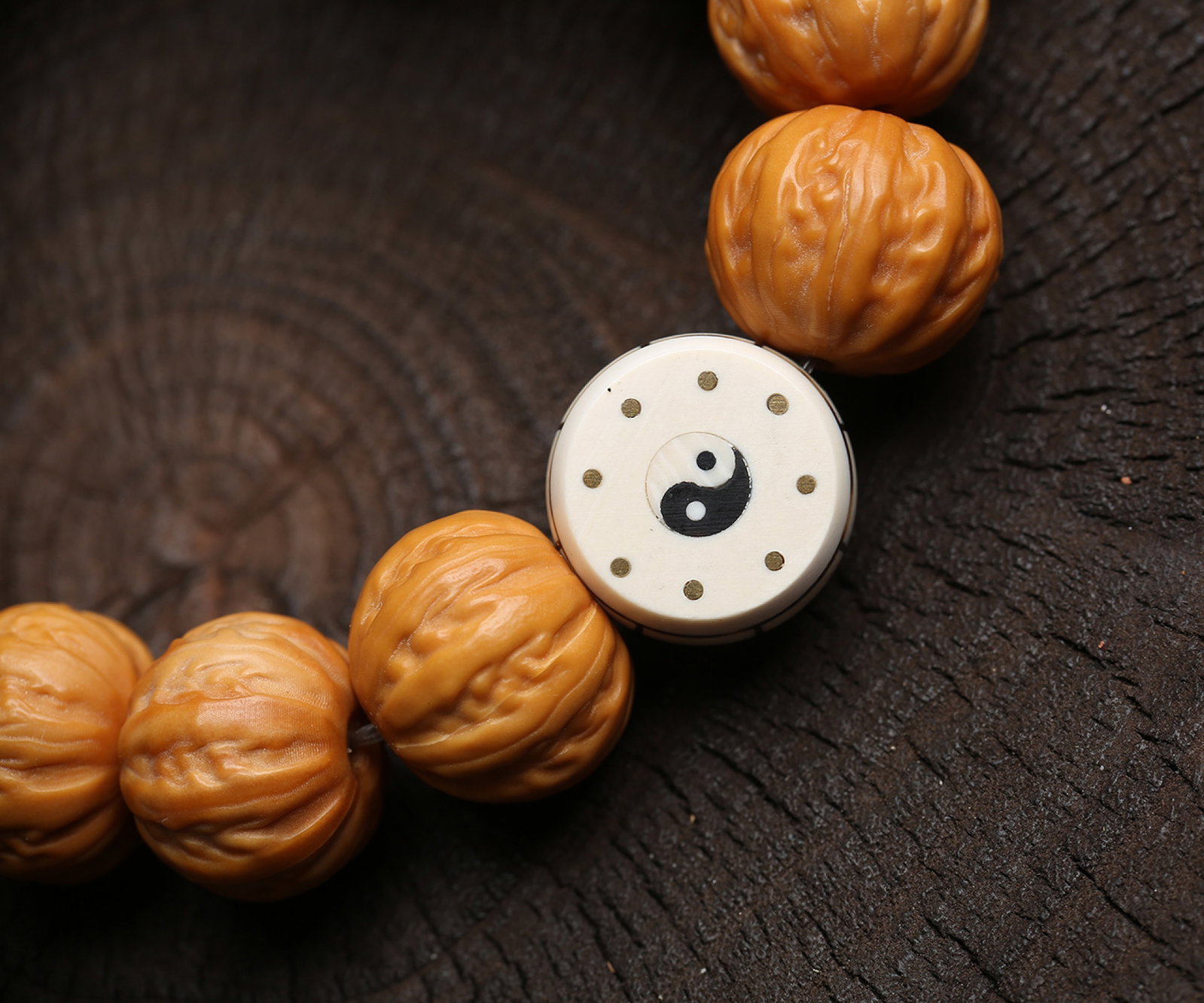 An Exquisite Walnut Bracelets - 4