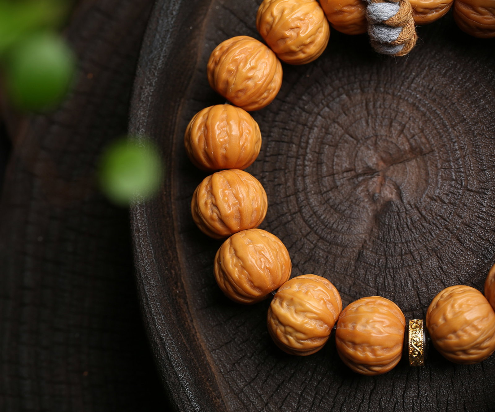 An Exquisite Walnut Bracelets - 5
