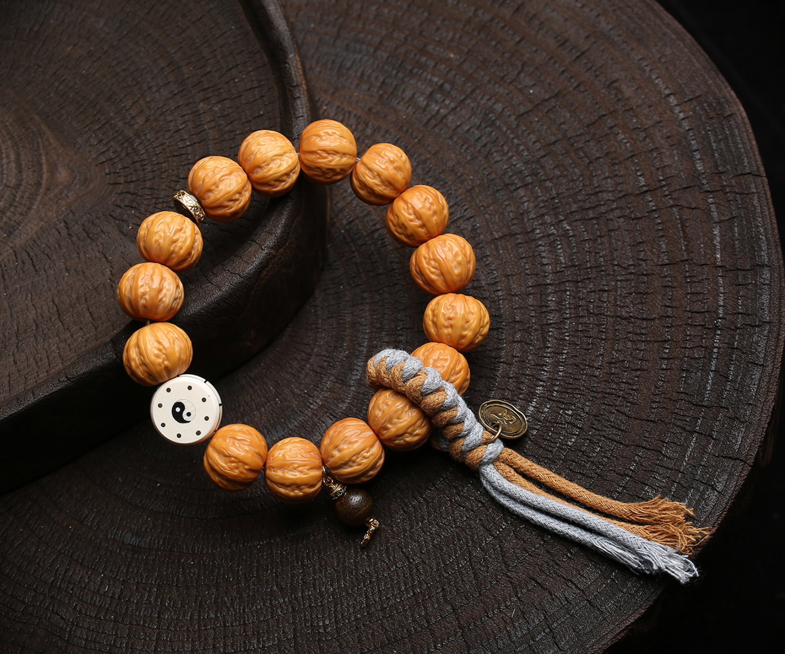 An Exquisite Walnut Bracelets - 6