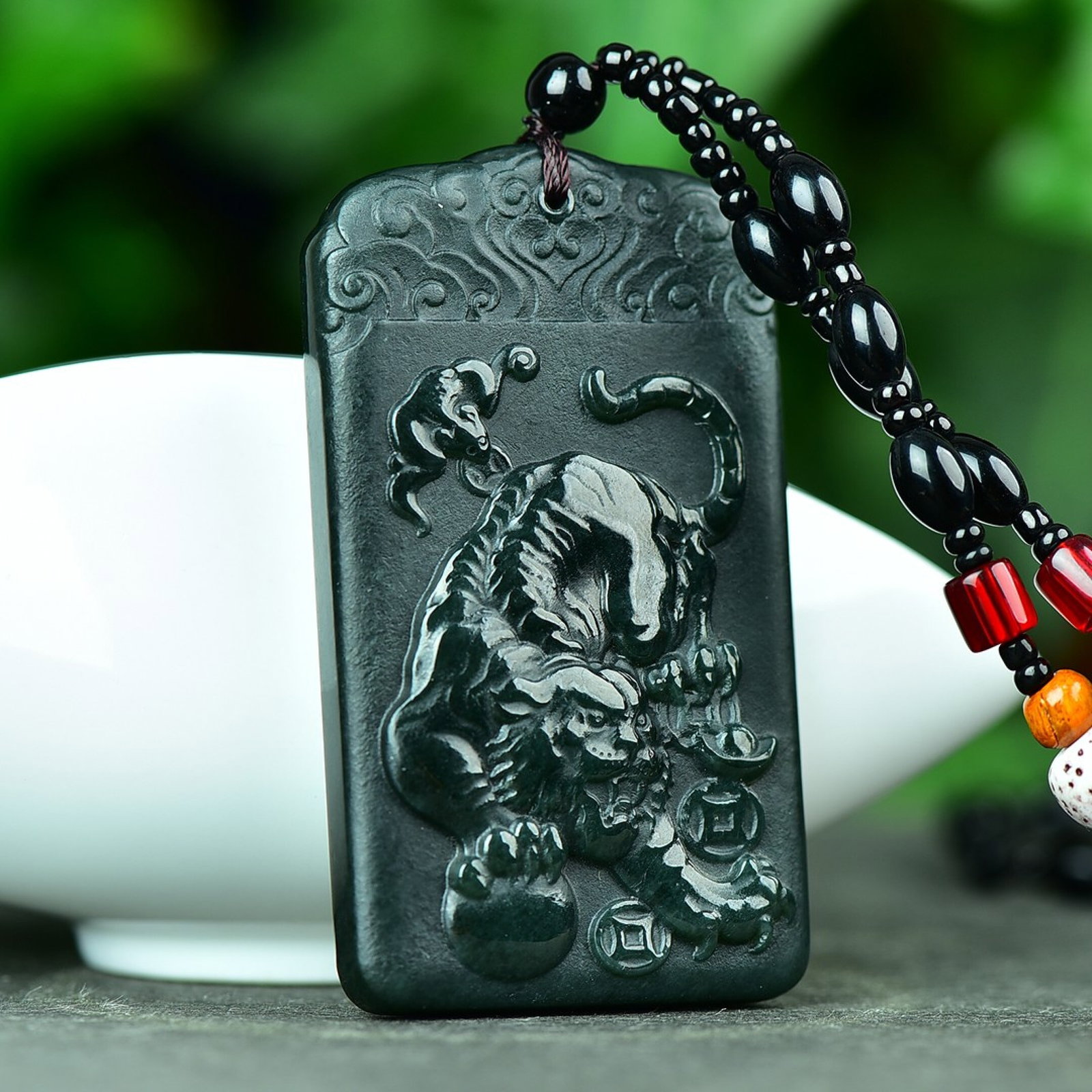 An Exquisite Jasper Tiger Pattern Necklace: An Exquisite Jasper Tiger Pattern Necklace,Size:38mmx67mm 碧玉虎纹项链