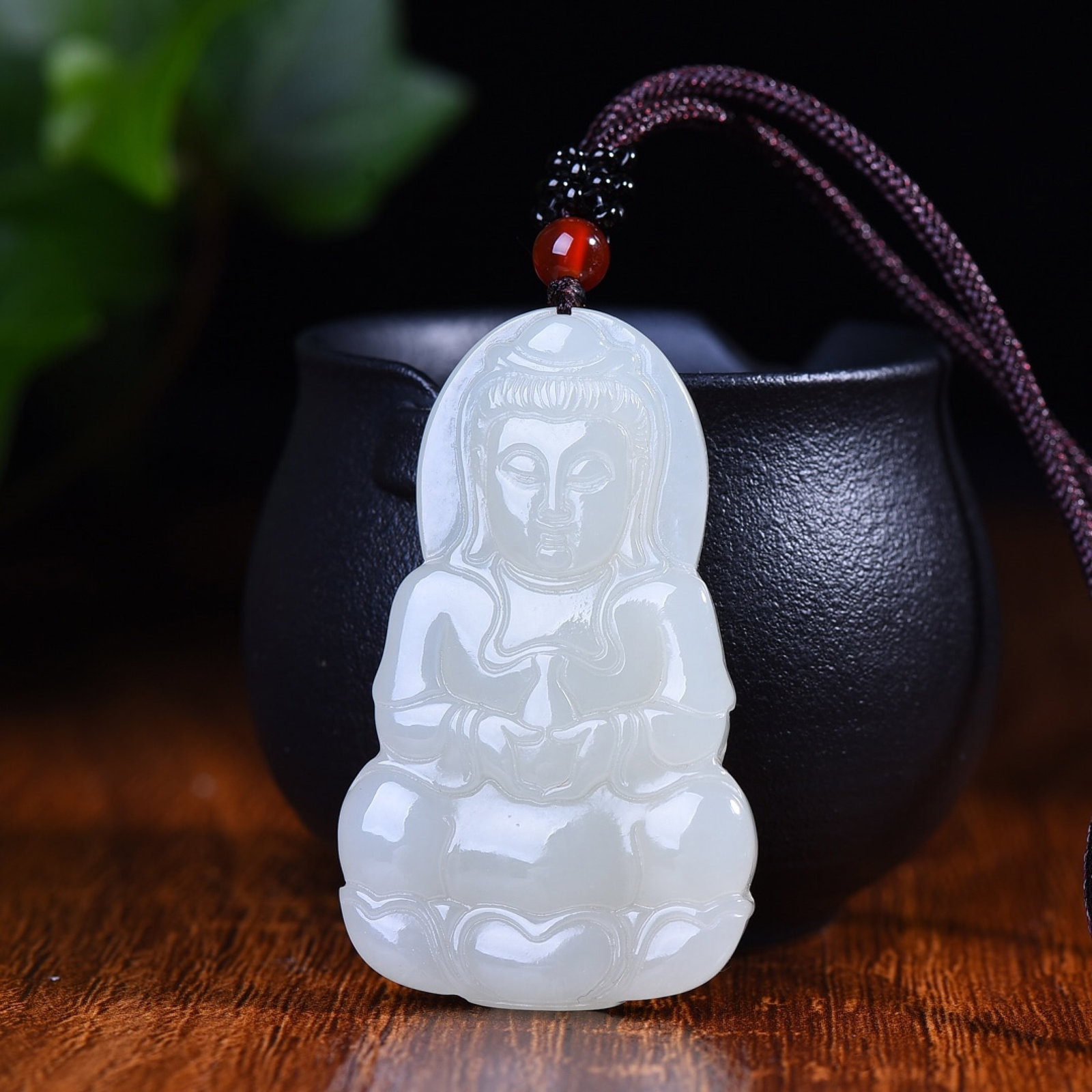 An Exquisite White Jade Avalokitesvara Pendant: An Exquisite White Jade Avalokitesvara Pendant,Size:33mmx56mm (寓意)吉祥 大慈大悲 普度众生 白玉观音Î