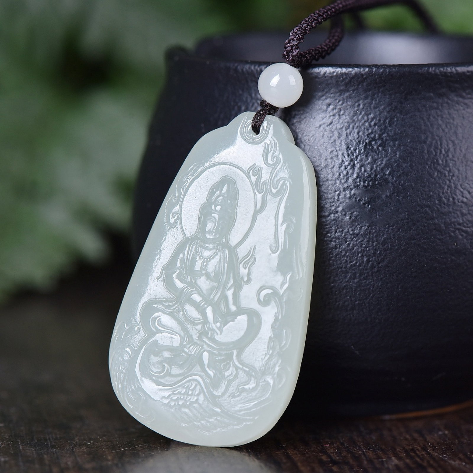 An Exquisite White Jade Avalokitesvara Pendant: An Exquisite White Jade Avalokitesvara Pendant,Size:46mmx27mm 寓意:保平安、顺风顺水、事业有成,财源