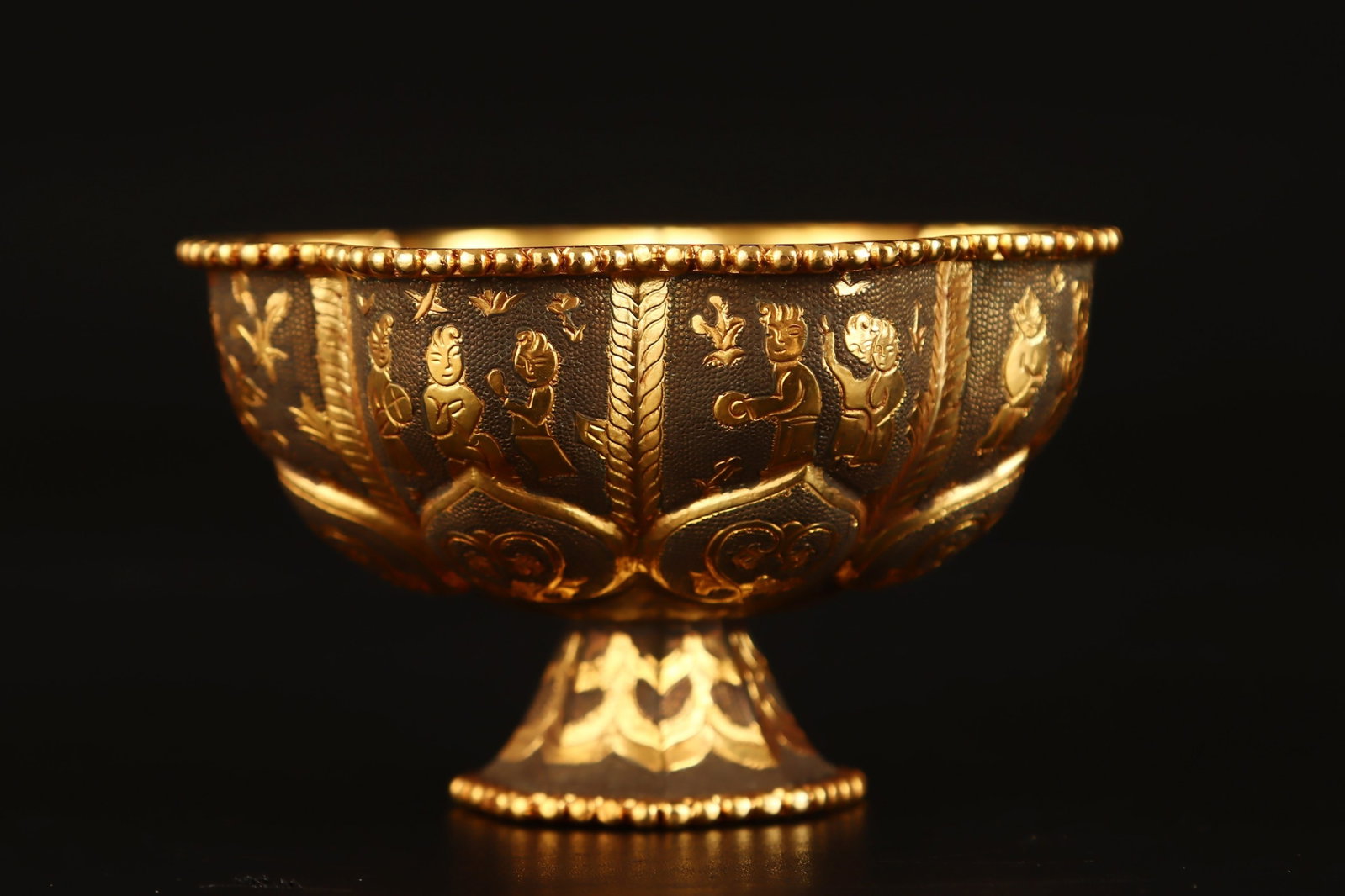 An Exquisite Gilt Figure Pattern Libation Cup - 2
