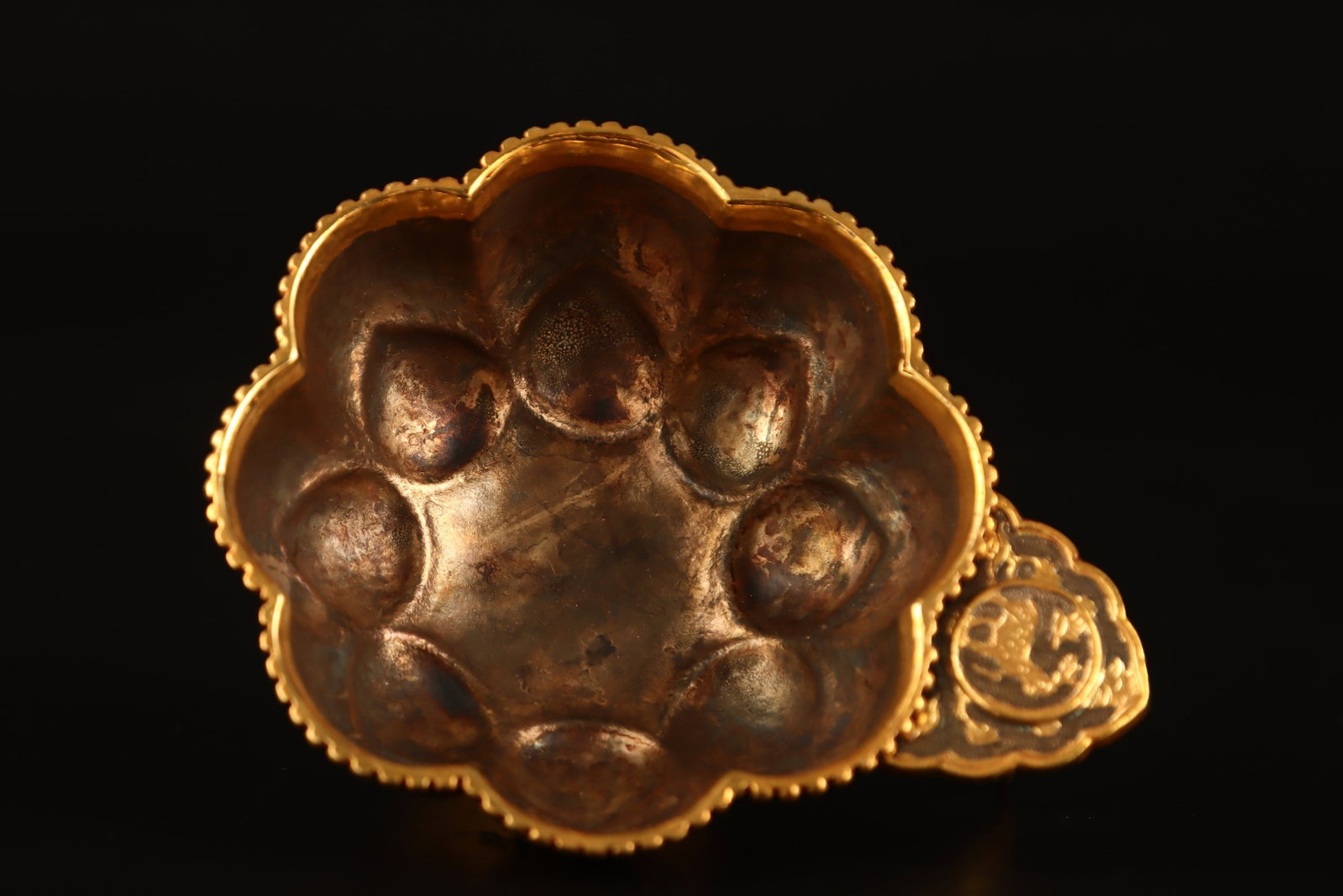 An Exquisite Gilt Figure Pattern Libation Cup - 7