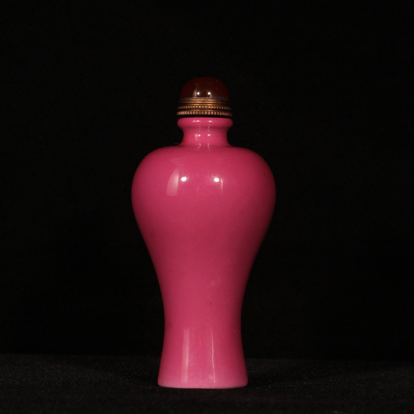 An Exquisite Ruby Red-Glazed Snuff Bottle: An Exquisite Ruby Red-Glazed Snuff Bottle,Qing Dynasty,China,Yongzheng Four-character Mark,Size:3.5inx1.7in
