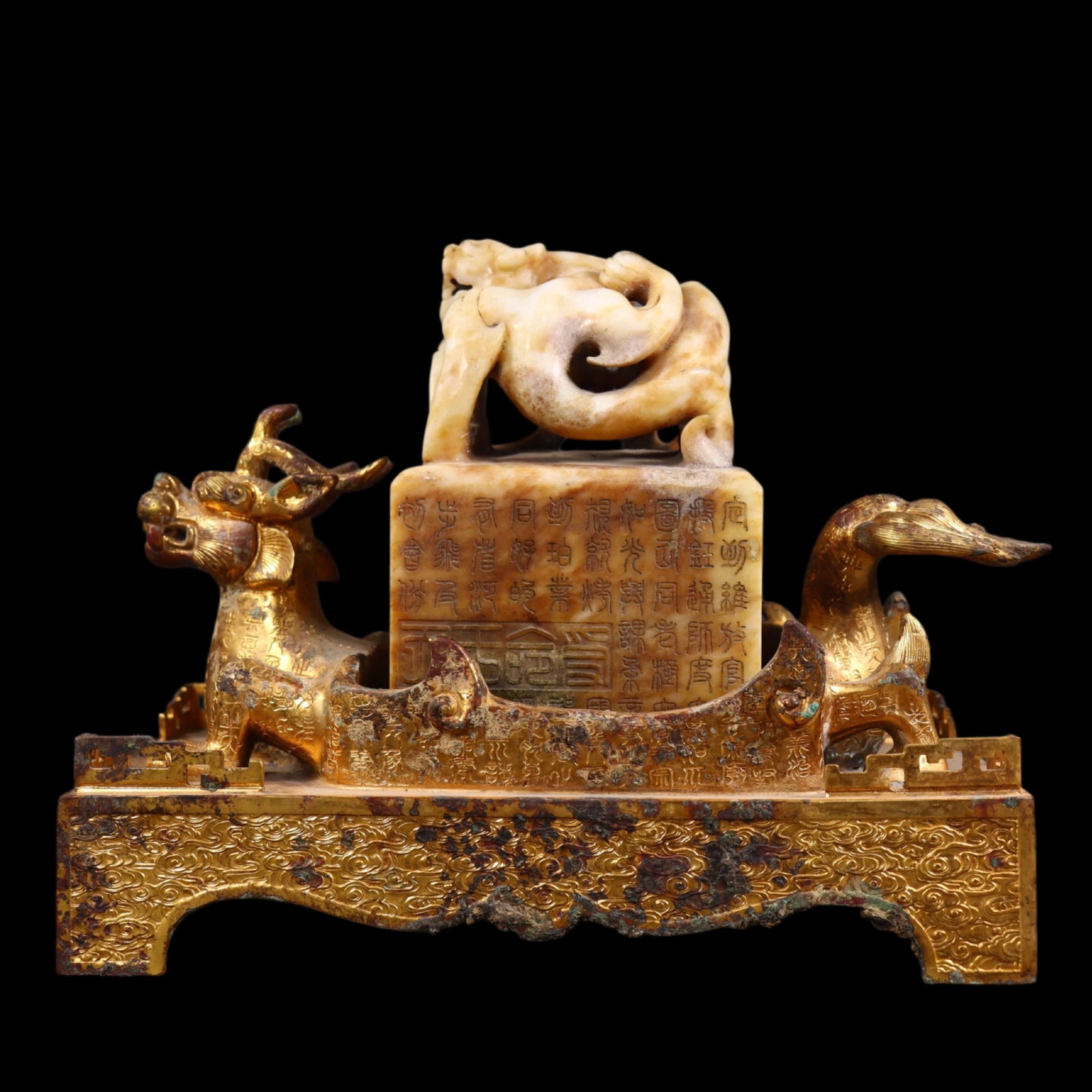 An Exquisite Gilt Bronze Inlaid White Jade Dragon Seal,With Inscription: An Exquisite Gilt Bronze Inlaid White Jade Dragon Seal,With Inscription,the Warring States period in China,Size:(Base)8.1inx13.8inx7.9in,(Seal)7.9inx5.1in,Weight:13350g 铜鎏金嵌