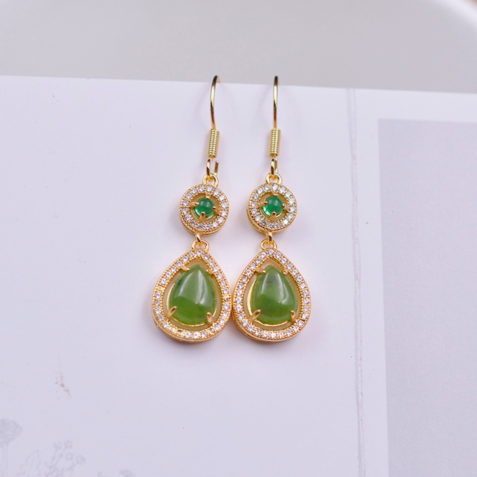 A Pair of Exquisite Bronze-Gold Plated Inlaid Jasper Earrings,Inlaid Diamond: A Pair of Exquisite Bronze-Gold Plated Inlaid Jasper Earrings,Inlaid Diamond,Size:7mmx9mm 一对铜镀金镶碧玉耳环,嵌钻石