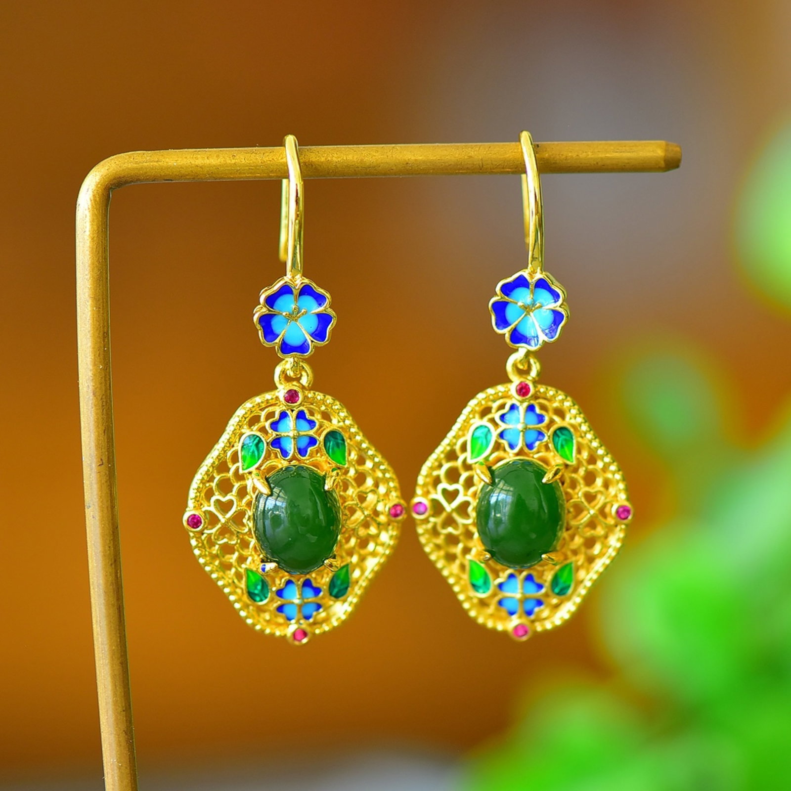 A Pair of Exquisite Bronze-Gold Plated Inlaid Jasper Earrings: A Pair of Exquisite Bronze-Gold Plated Inlaid Jasper Earrings,Size:3.1inx3.9in 一对铜镀金镶碧玉耳环