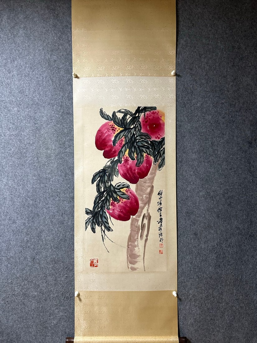 An Exquisite Chinese Vertical Scroll Ink Painting of Peach on Paper: An Exquisite Chinese Vertical Scroll Ink Painting of Peach on Paper,Qi Baishi,Size:39.4inx19.3in 一幅中国水墨寿桃画立轴,齐௙