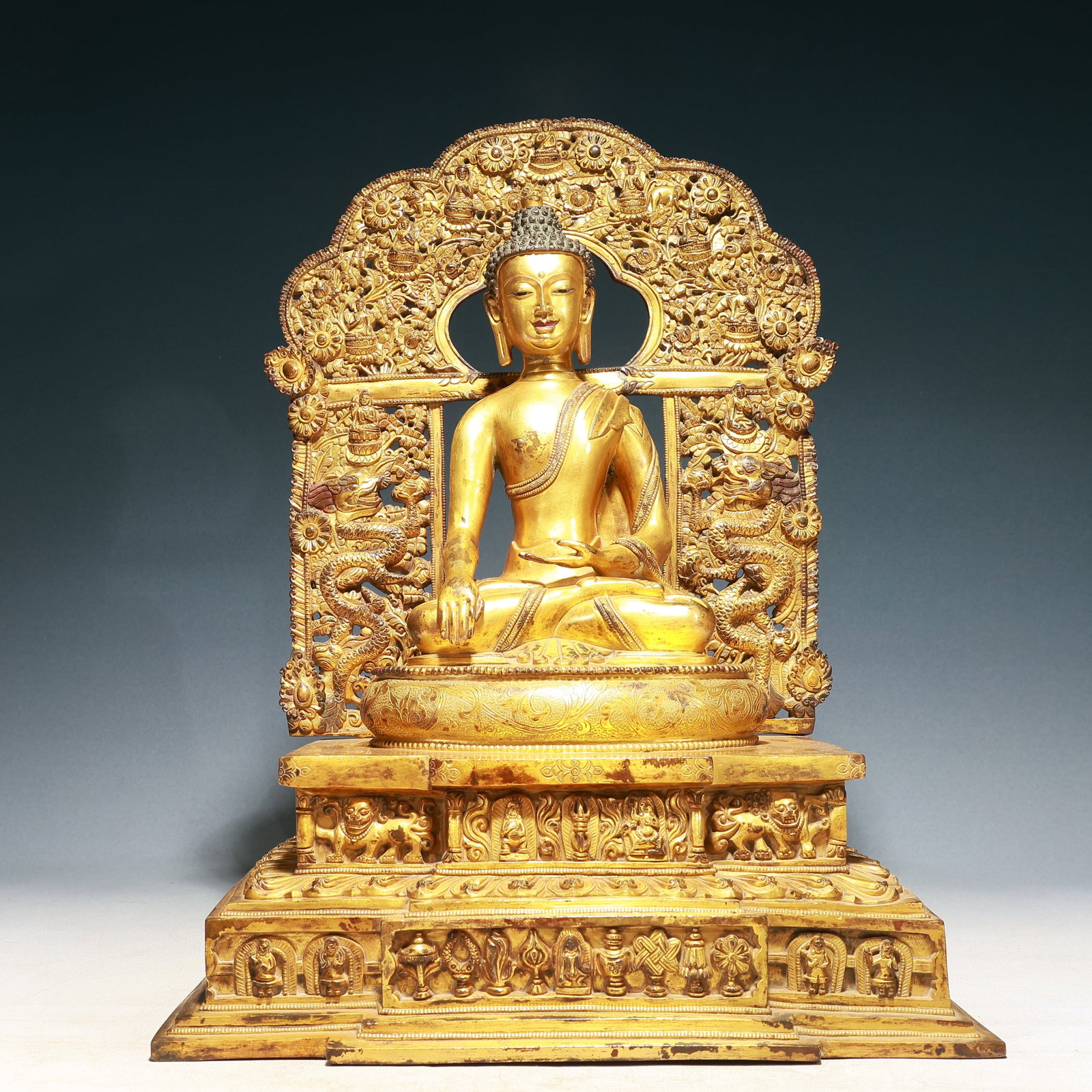 A Solemn Gilt Bronze Dragon Pattern Statue of Sakyamuni: A Solemn Gilt Bronze Dragon Pattern Statue of Sakyamuni,Ming Dynasty,China,Yongle Six-character Mark,Size:15.4inx11inx20.5in,Weight:22900g 铜鎏金龙纹释迦ā