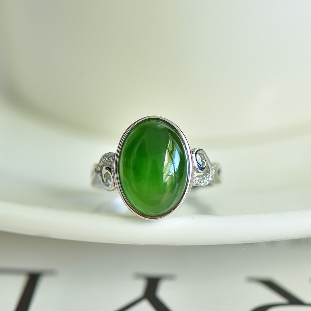 An Exquisite Sterling Silver Inlaid Jasper Ring,Inlaid Diamond: An Exquisite Sterling Silver Inlaid Jasper Ring,Inlaid Diamond,Size:10mmx14mm 纯银镶碧玉戒指,嵌钻石