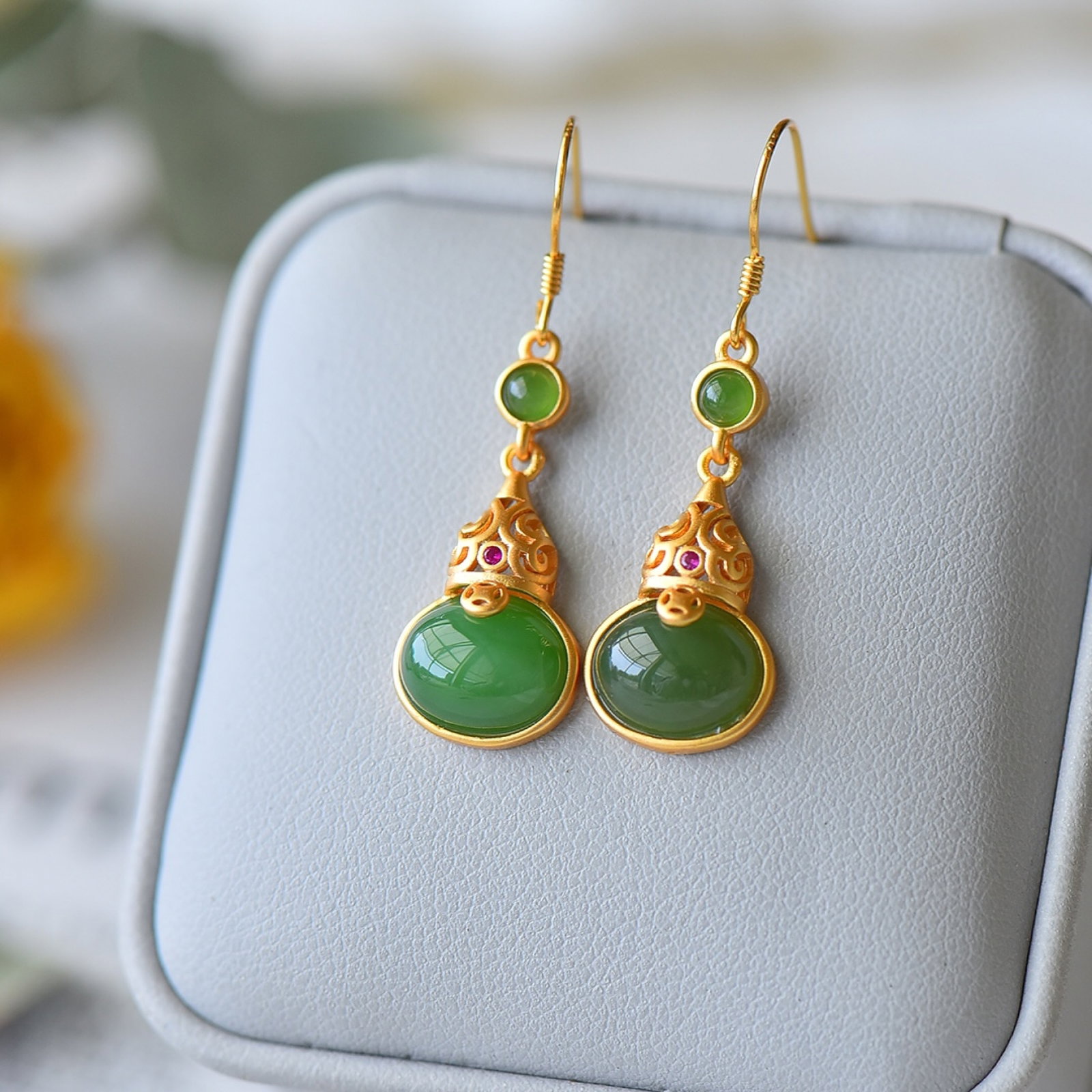 A Pair of Exquisite Sterling Silver-Gold Plated Inlaid Jasper Gourd Earrings: A Pair of Exquisite Sterling Silver-Gold Plated Inlaid Jasper Gourd Earrings,Size:8mmx10mm 一对纯银镀金镶碧玉葫芦耳环